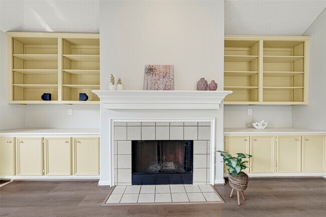 Building Photo - 23223 Diamond Knoll Ct