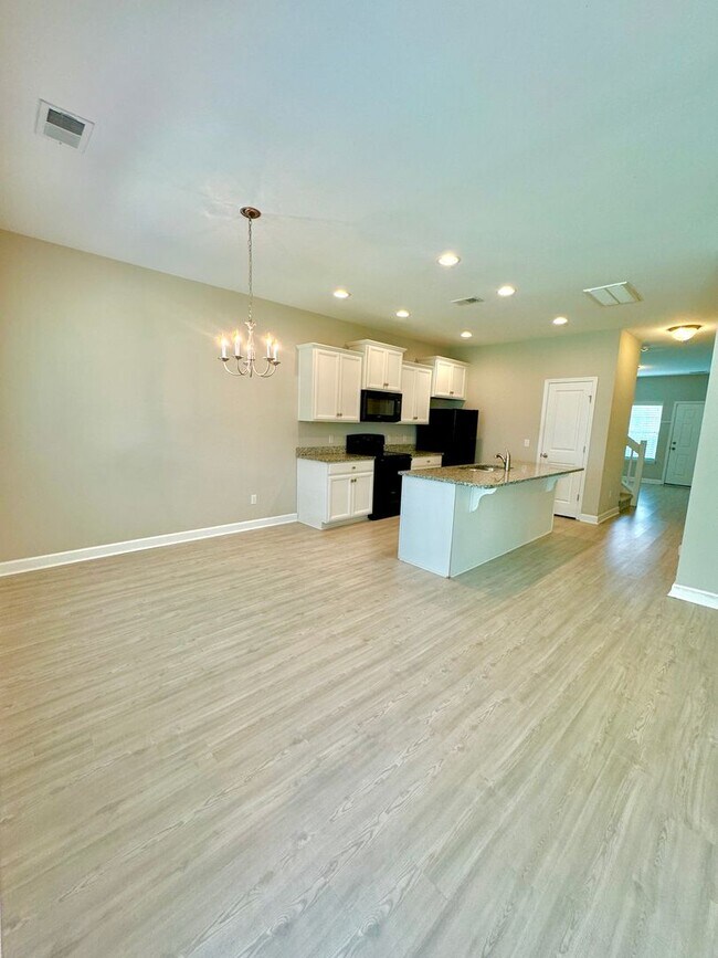 Building Photo - 3/2.5 Townhome located in Cokers Commons i...
