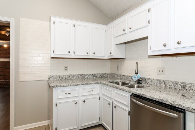 Building Photo - 7159 Eastover Blvd