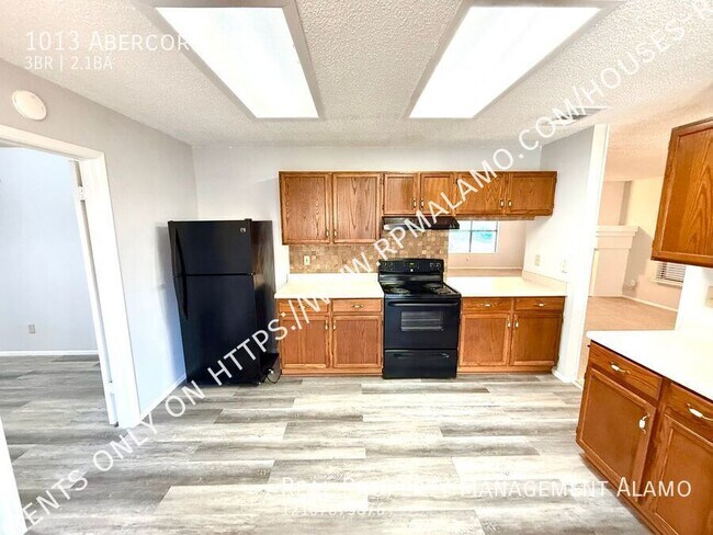 Building Photo - 1013 Abercorn-