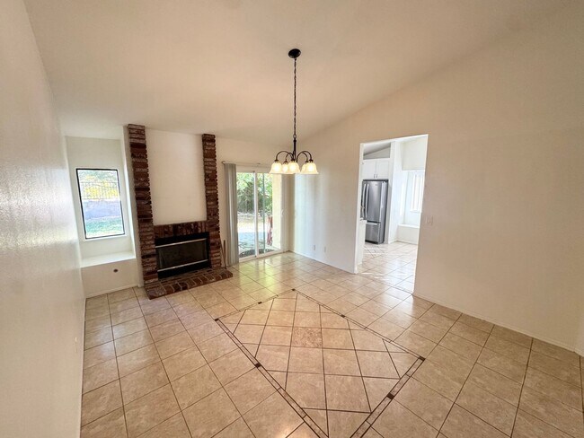 Building Photo - Beautiful West Palmdale Home
