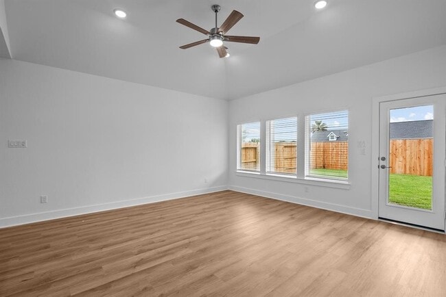 Building Photo - 31915 Splendor Dr