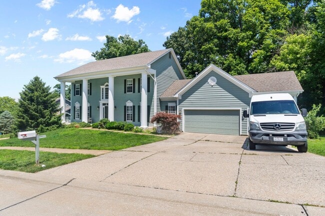 Building Photo - 16611 Highland Summit Dr