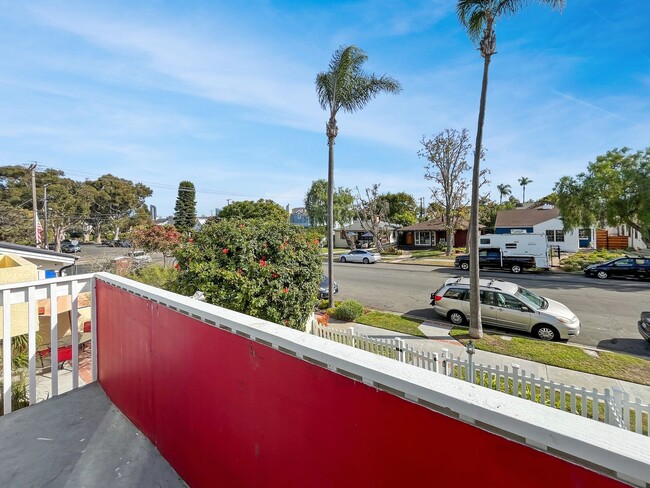 Building Photo - Great 3B/3.5BA House in Coronado!