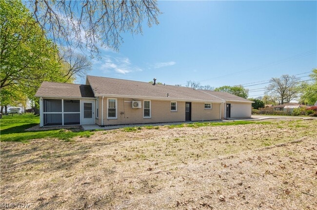 Building Photo - 3844 Edgewater Dr