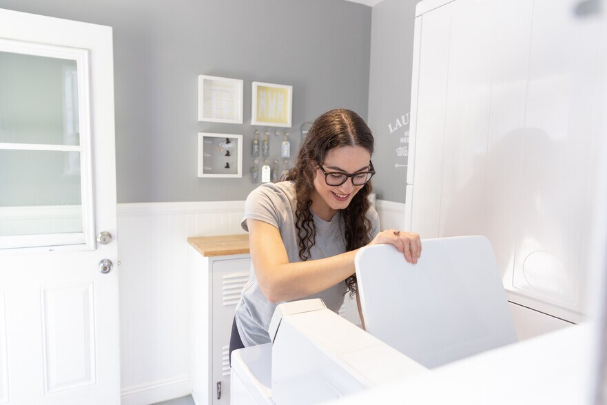 Building Photo - 1119 N Sweetzer Ave