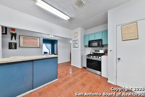 Building Photo - 631 N San Bernardo Ave