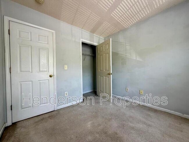 Building Photo - 17121 Greenlawn Hills Ct