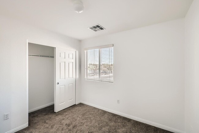 Building Photo - 2 Story with Vaulted Ceiling and All Kitchen Appliances