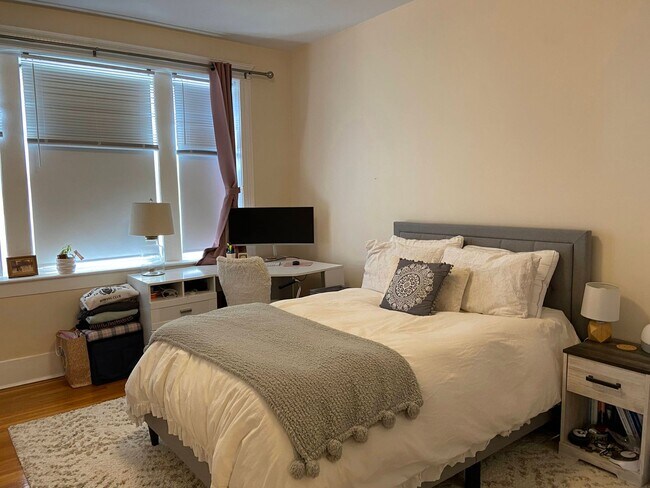 Building Photo - 28 Fuller St