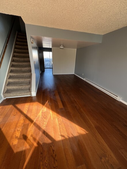 Building Photo - 44 Royal Crest Dr