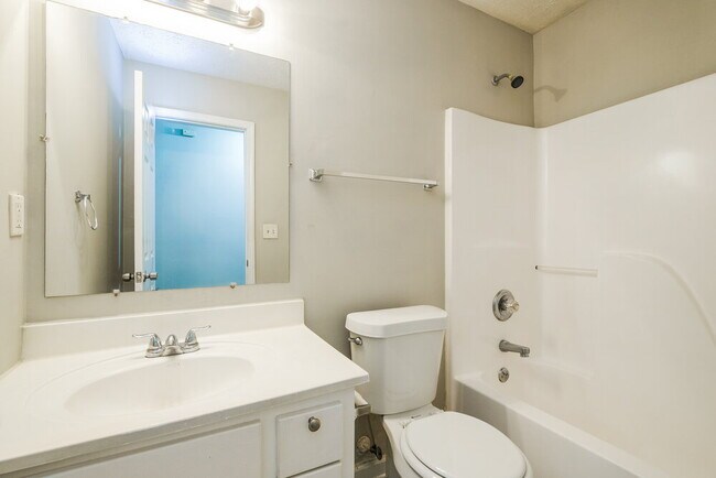 Building Photo - 3296 Goldenchain Dr