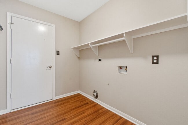 Building Photo - 16225 Summerset Estates Blvd