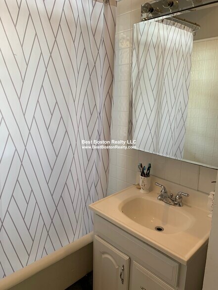 Building Photo - 51 Ibbetson St