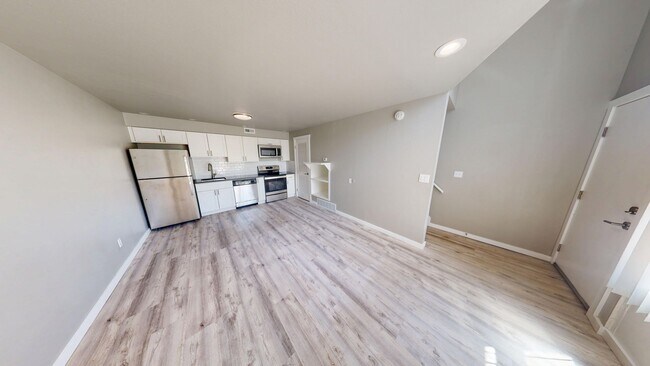 Building Photo - 3460 Madison Ave