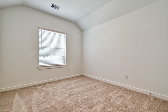 Building Photo - 323 Highland Bayou Dr