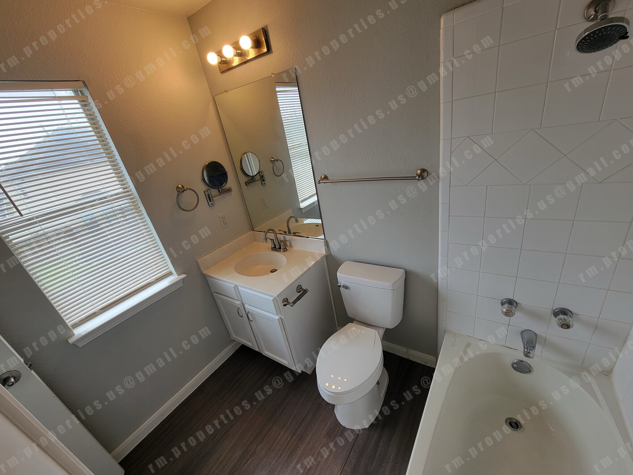 Master bathroom - 2874 Southampton Way