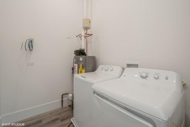 Building Photo - 639 W 18th St