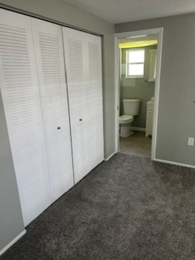 Building Photo - AVAILABLE NOW!!  Well maintained 2/2 in a ...