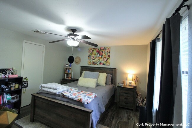 Building Photo - 1301 Del Norte Dr