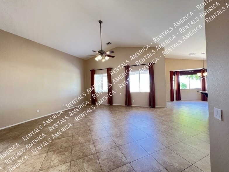 Building Photo - 1536 E Fontana Dr