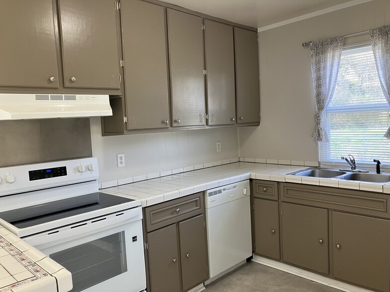 Building Photo - 7517 Madison Dr