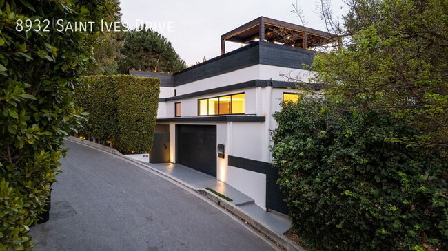Building Photo - 8932 St Ives Dr
