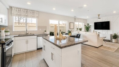 Building Photo - 7482 Fig Grv Ln