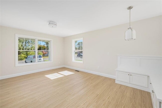 Building Photo - 237-237 Pequot Ave