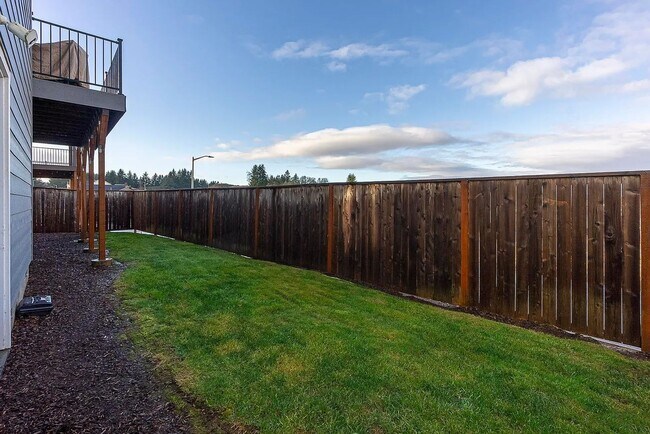 Building Photo - Modern 4BD/3BA Rental with Garage & Fenced Yard – Available Now