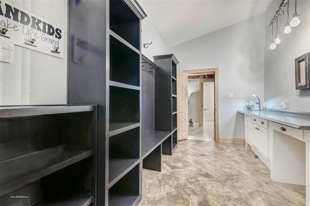 Building Photo - 18754 Farm to Market Rd 2755