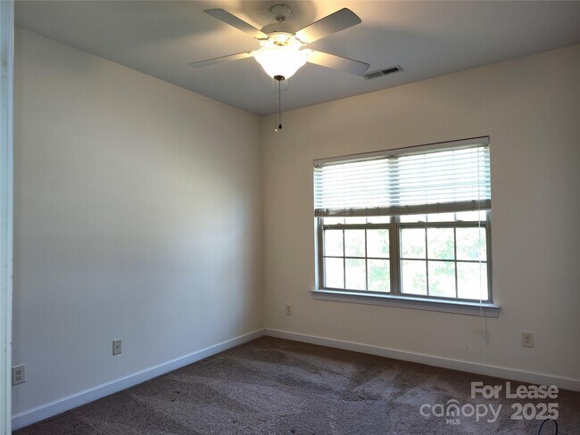 Building Photo - 14616 Juventus St