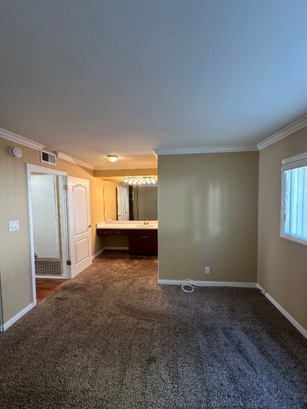 Building Photo - 338 S Arroyo Dr