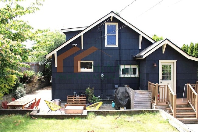 Building Photo - Charming Updated 3-Bedroom Craftsman in Central Tacoma