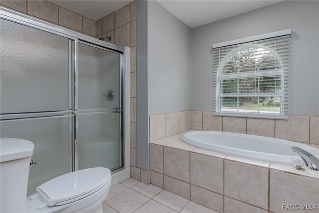 Building Photo - 320 N Fresno Ave