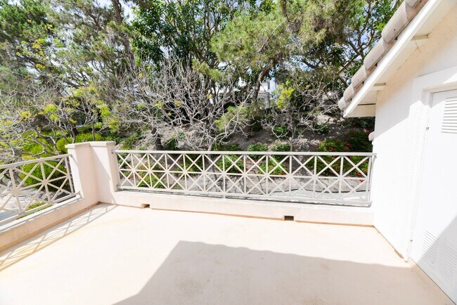 Building Photo - Resort style 2 bedroom/2 bath Condo/ walking distance to Ocean Ranch Village!