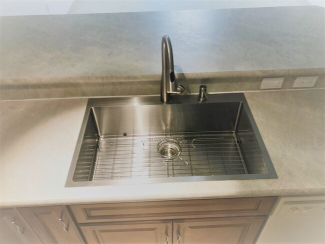 Custom Large kitchen sink - 4510 Botanical Place Cir