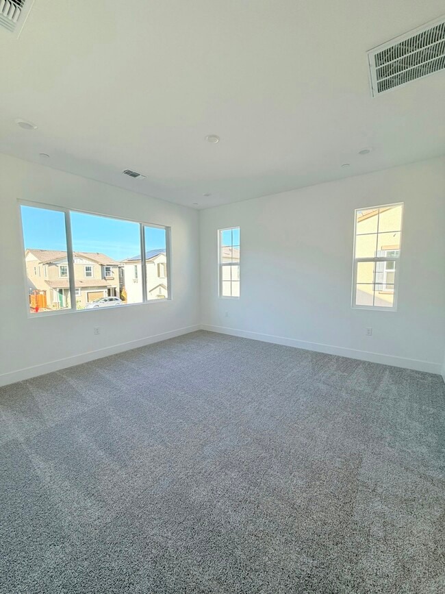 Building Photo - 397 N Paso Robles Dr