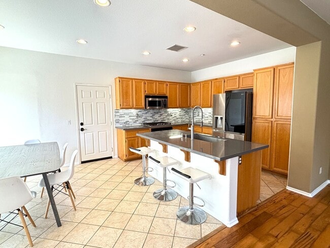 Building Photo - Executive Style Vista Home at an Affordabl...