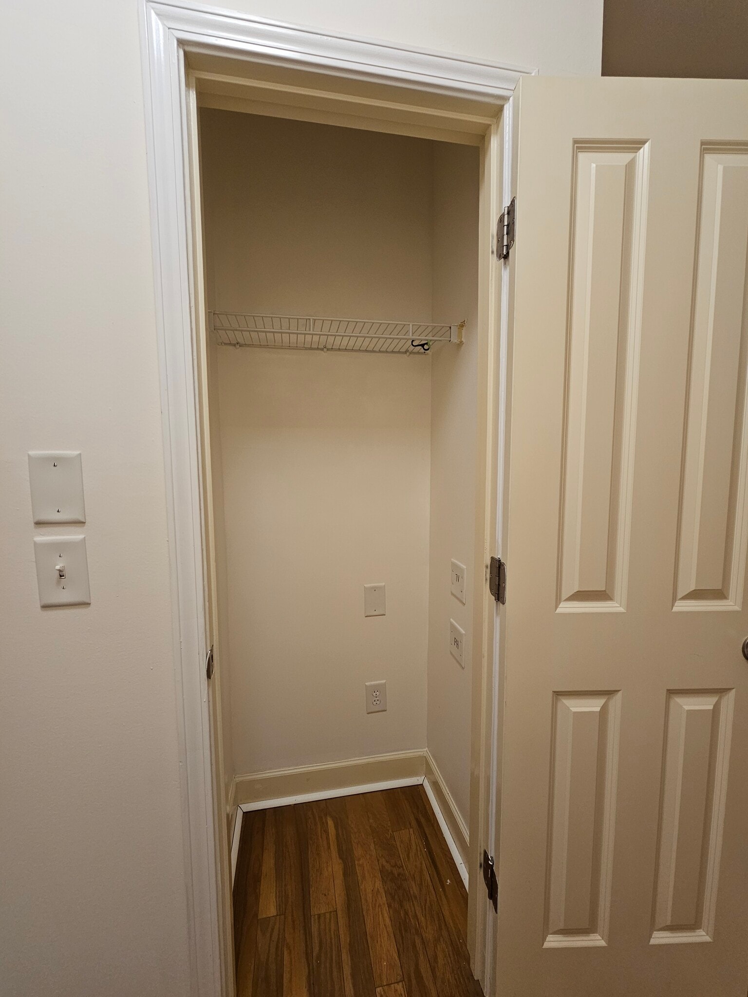 Coat Closet by Main Entrance - 8401 Callabee Way