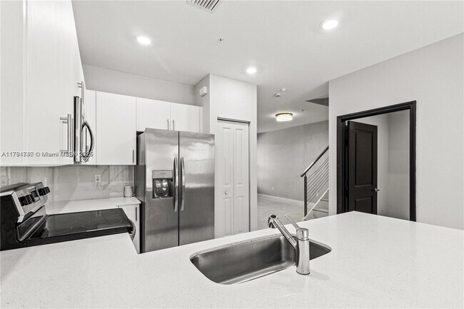 Building Photo - 221 SW 159th Way