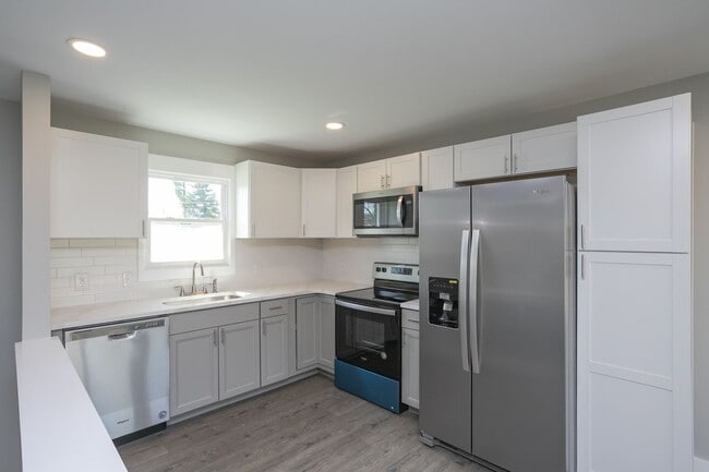 Building Photo - Available June. Large house, fenced back yard, renovated, fenced back, pets ok, great for house s...