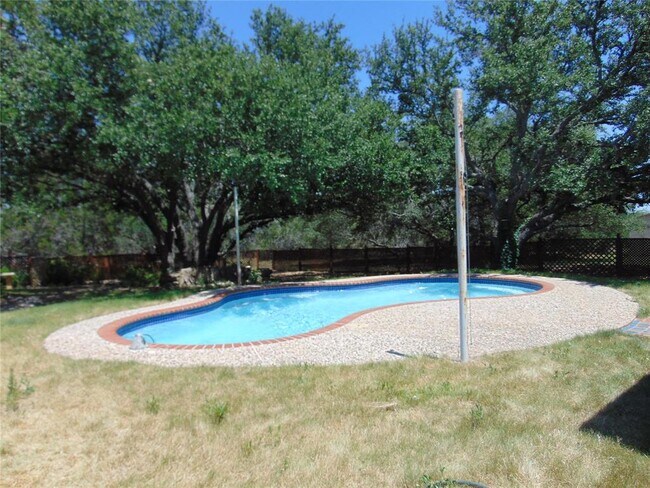 Building Photo - 805 Barton Creek Dr