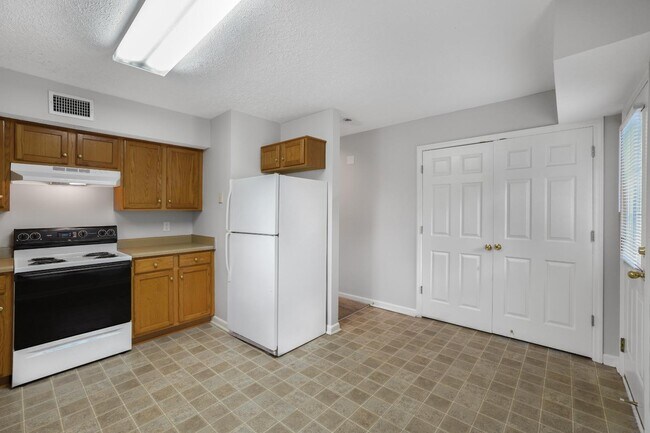 Building Photo - 132 N Tarver Ave