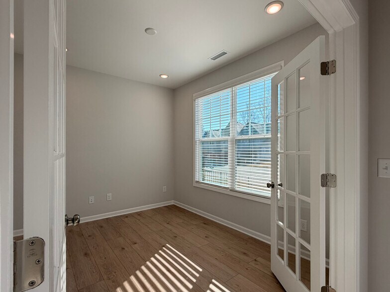 Building Photo - 2459 Englemann Dr