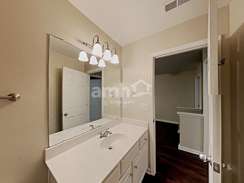 Building Photo - 2607 Swansong Ln