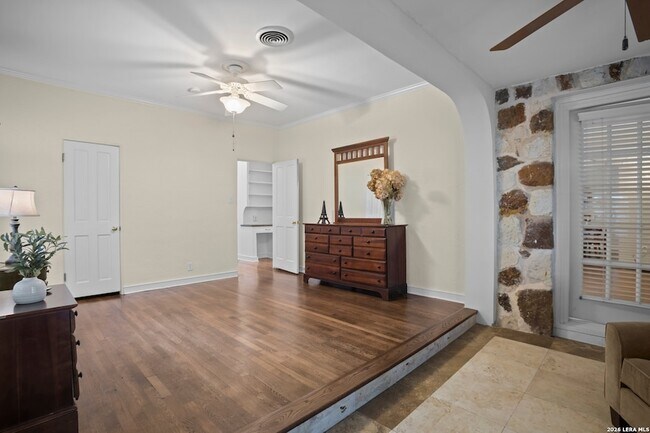 Building Photo - 144 Greenlawn Dr
