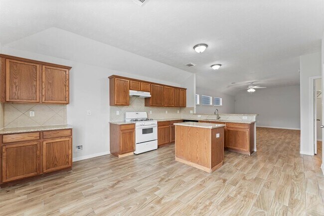 Building Photo - 5041 Willow Point Dr