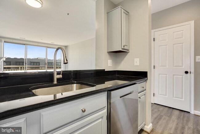 Building Photo - 1200 Braddock Pl
