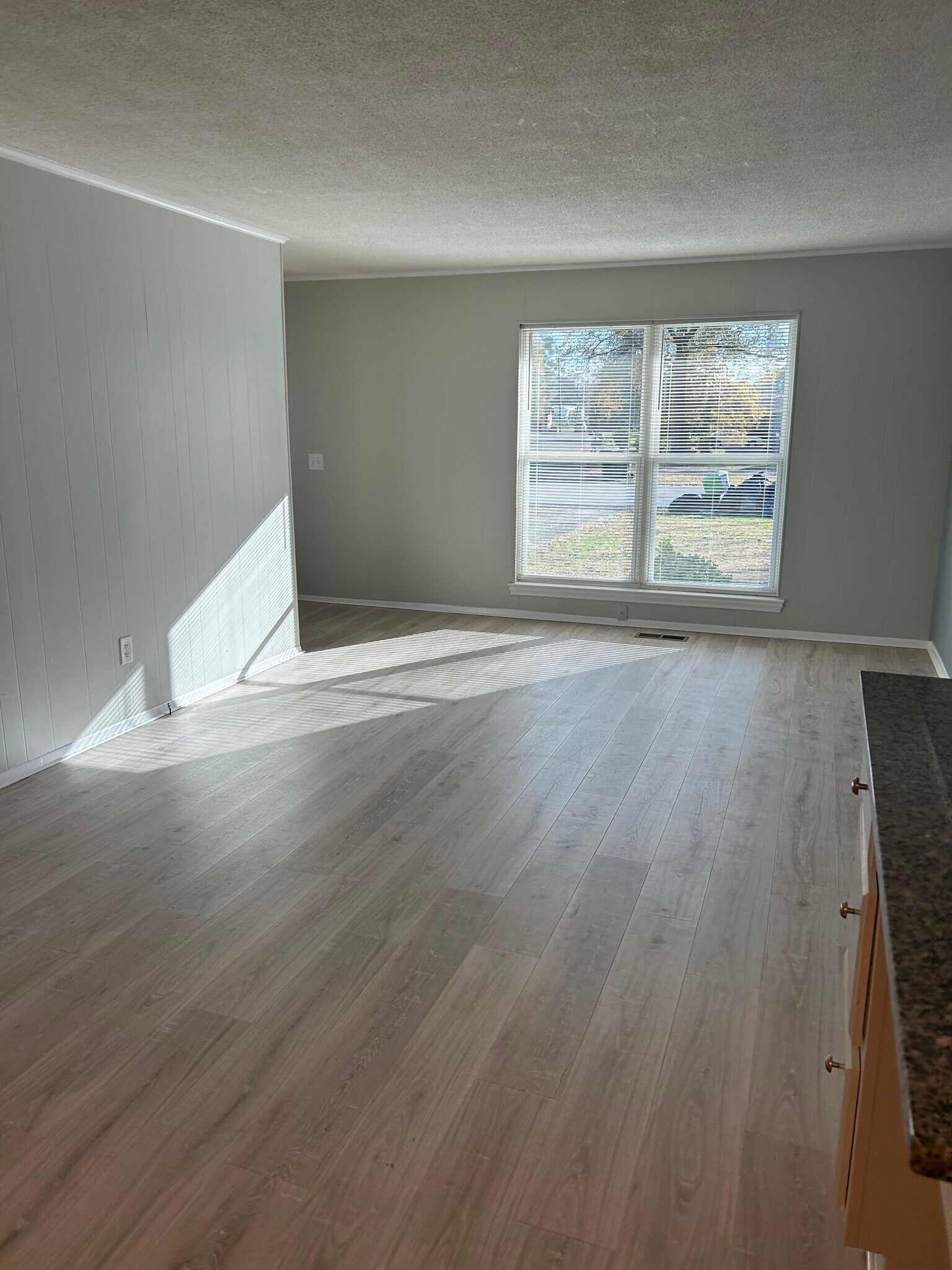 Building Photo - 33 Phillips Dr